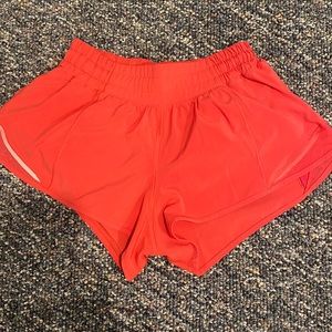 Lululemon Hotty Hot 2.5” Shorts, Size 4